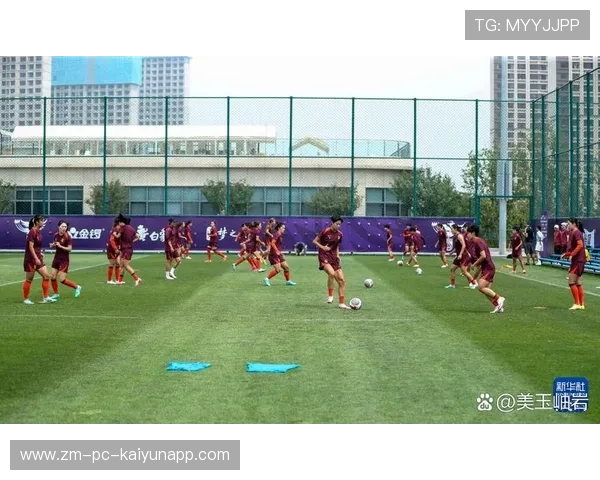 足球俱乐部在青训中推动社交技能与公共表达训练提升球员综合能力